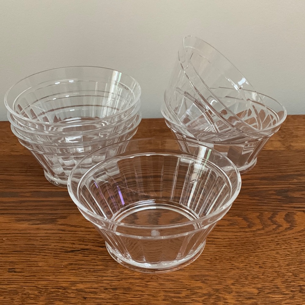 Set of 6 clear plastic bowls